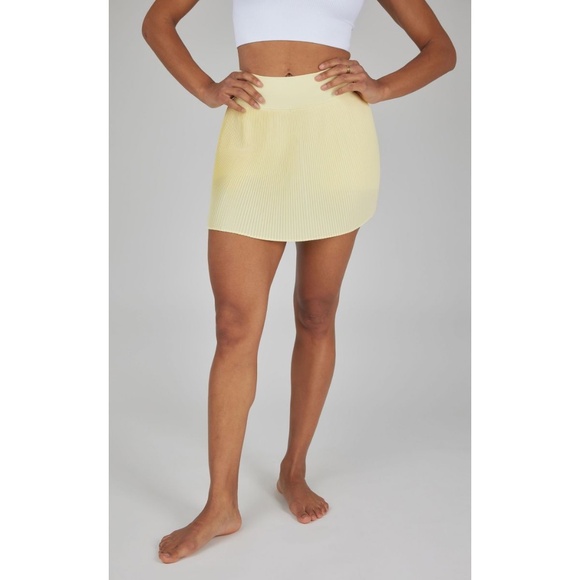 New Yogalicious Lightstreme Hybrid Strut Pleated tennis Skort Yellow Size Medium - Picture 1 of 7